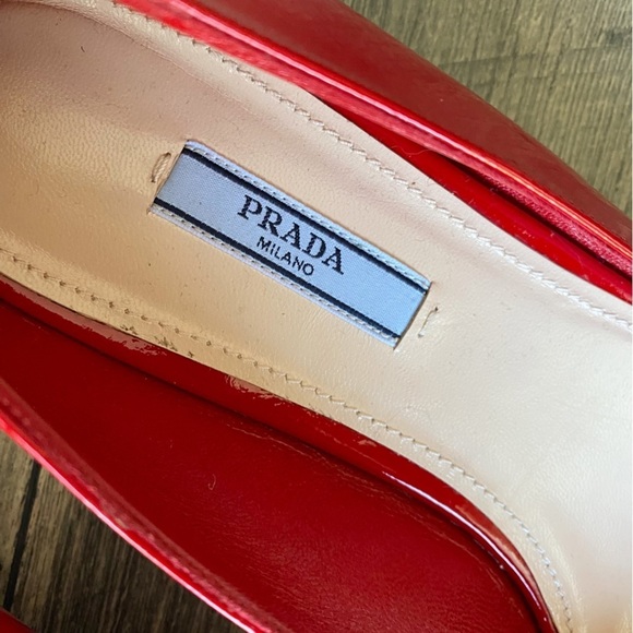 NWT Prada Red Patten Leather Ballet Flats Rounded Toe Gold Buckle Size 41.5 - Picture 11 of 14